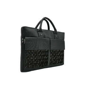 Ruang Laptop Bag Black Purun Black, tas laptop anyaman purun warna hitam dari Du Anyam, souvenir perusahaan berkelanjutan karya perempuan penganyam (tampak miring)